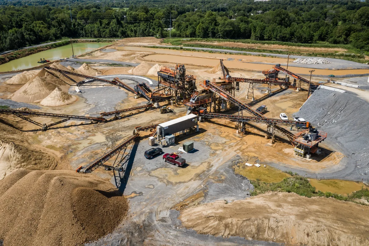 Aggregate processing plant with conveyors and stockpiles