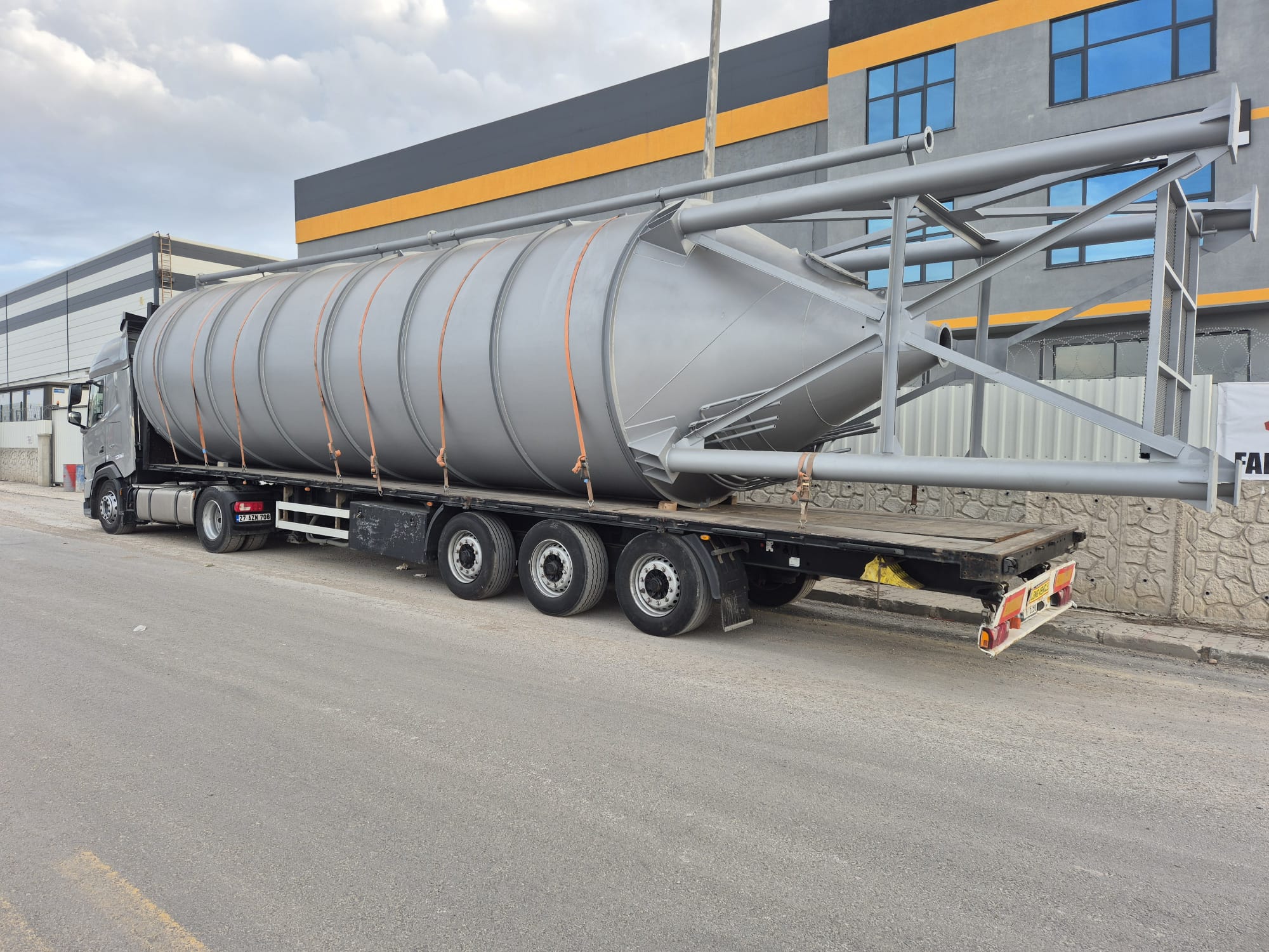 Welded silo body loaded on a truck
